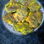 Pointed Gourd (Parwal) Leaves Fritters/Palta Patar Pakora.